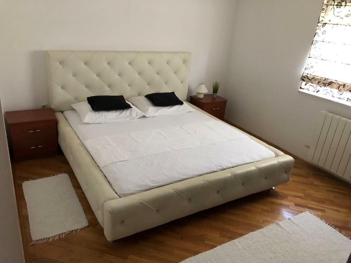 Neea Stinjan -free Parking Apartment *